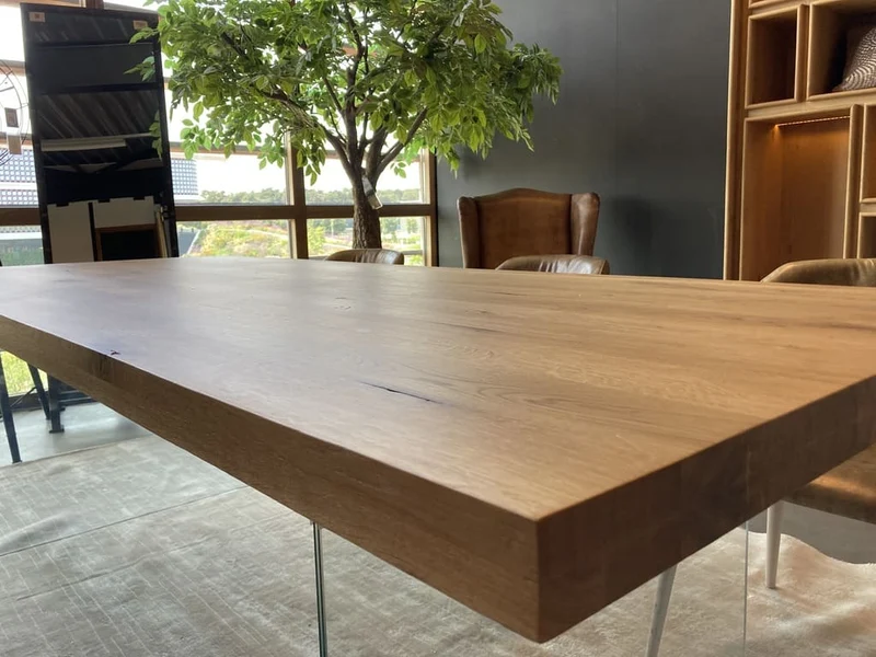 Table en chêne massif "NUBE" avec Pieds en Verre Trempé