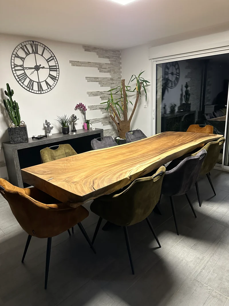 Table en Bois de Suar Massif sur Mesure - Pièce Unique d'Ébéniste