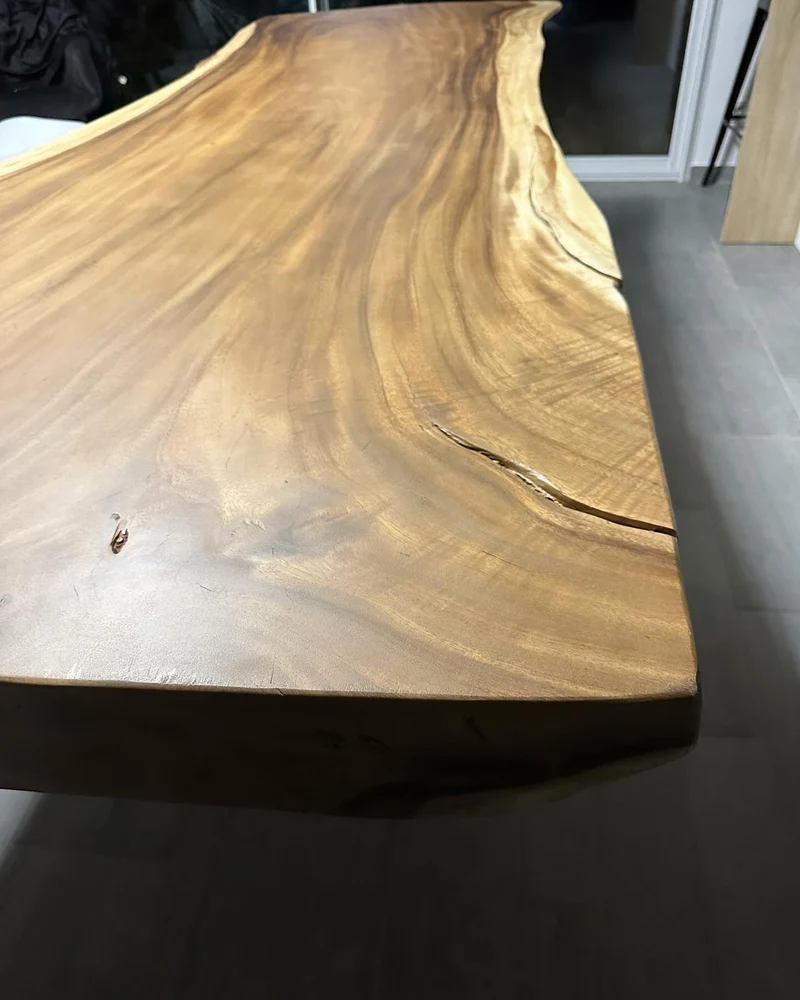 Table en Bois de Suar Massif sur Mesure - Pièce Unique d'Ébéniste