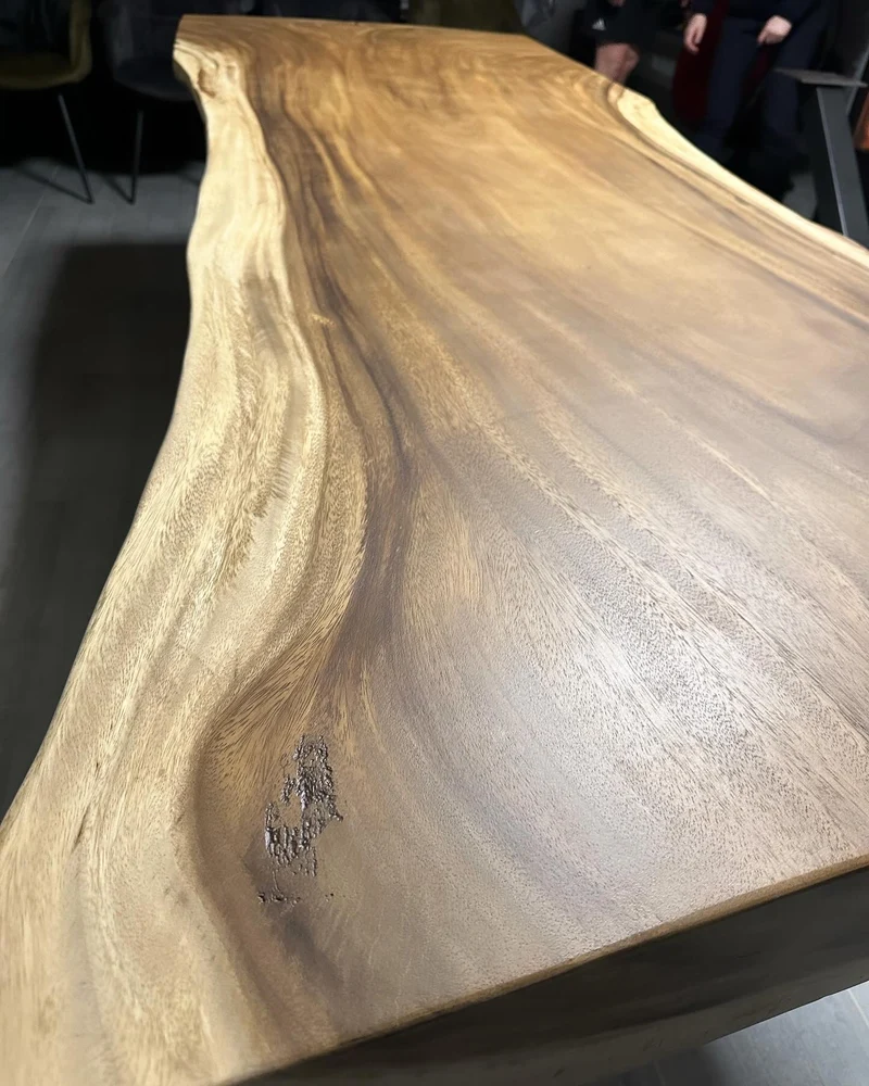 Table en Bois de Suar Massif sur Mesure - Pièce Unique d'Ébéniste