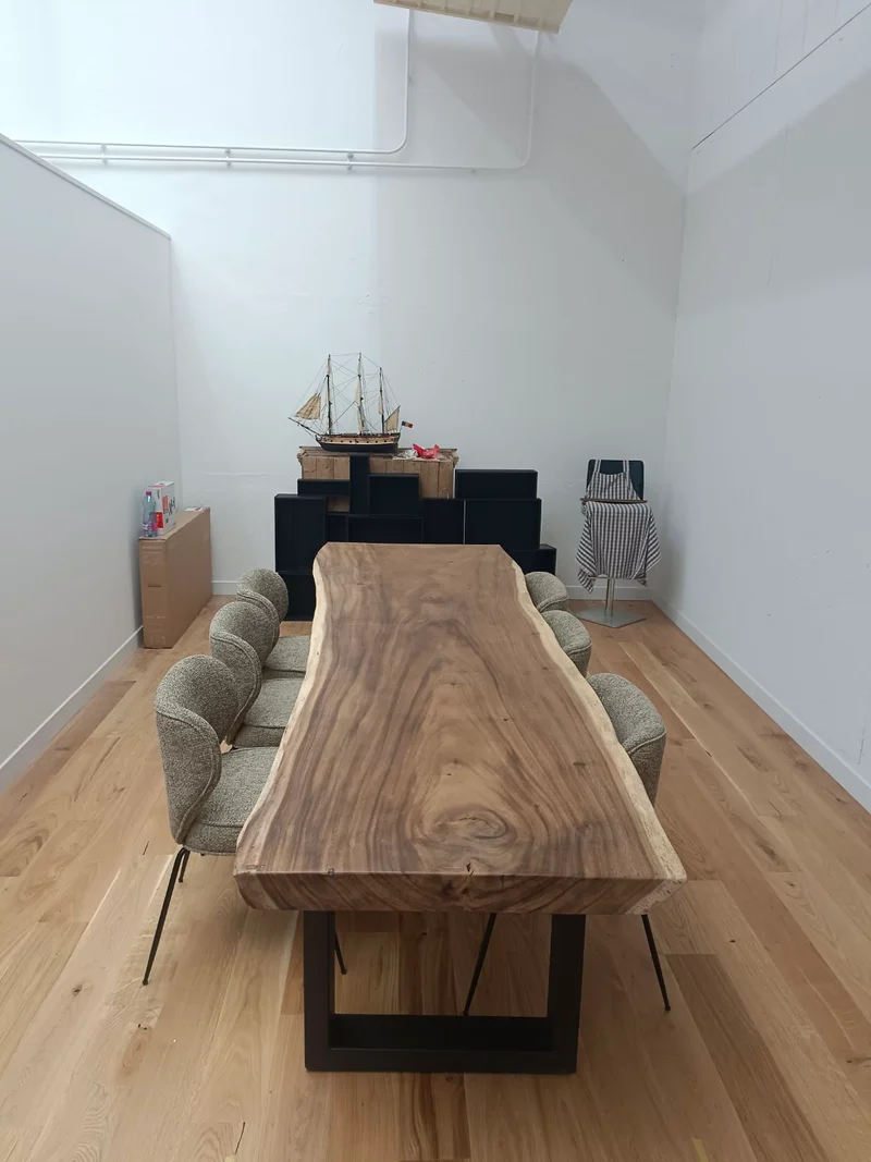 Table en Bois de Suar Massif sur Mesure - Pièce Unique d'Ébéniste