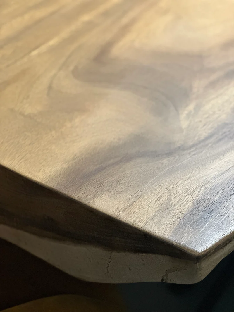 Table en Bois de Suar Massif sur Mesure - Pièce Unique d'Ébéniste