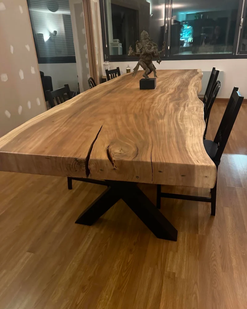 Table en Bois de Suar Massif sur Mesure - Pièce Unique d'Ébéniste