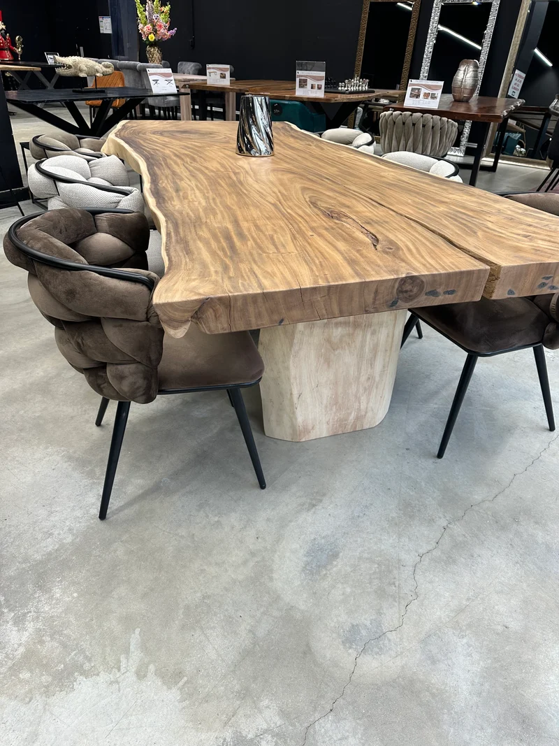 Table en Bois de Suar Massif sur Mesure - Pièce Unique d'Ébéniste