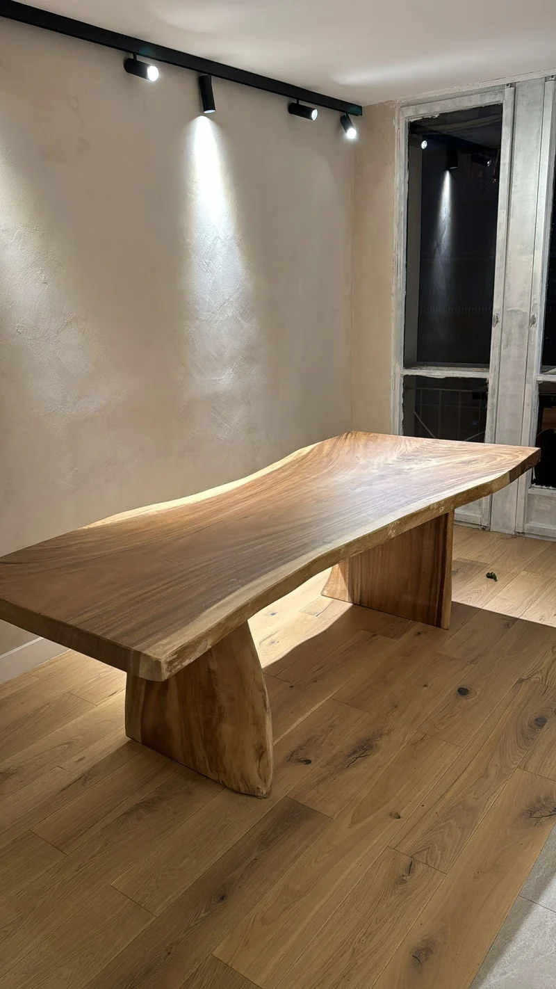 Table en Bois de Suar Massif sur Mesure - Pièce Unique d'Ébéniste