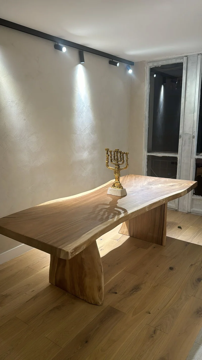 Table en Bois de Suar Massif sur Mesure - Pièce Unique d'Ébéniste
