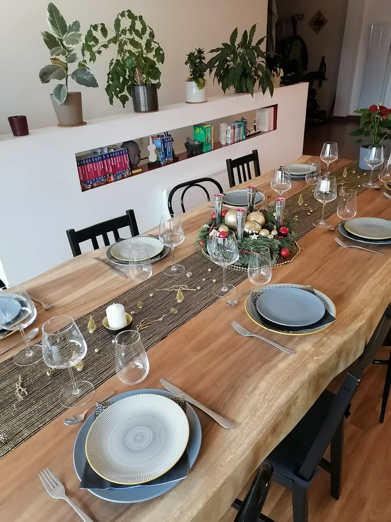 Table en Bois de Suar Massif sur Mesure - Pièce Unique d'Ébéniste