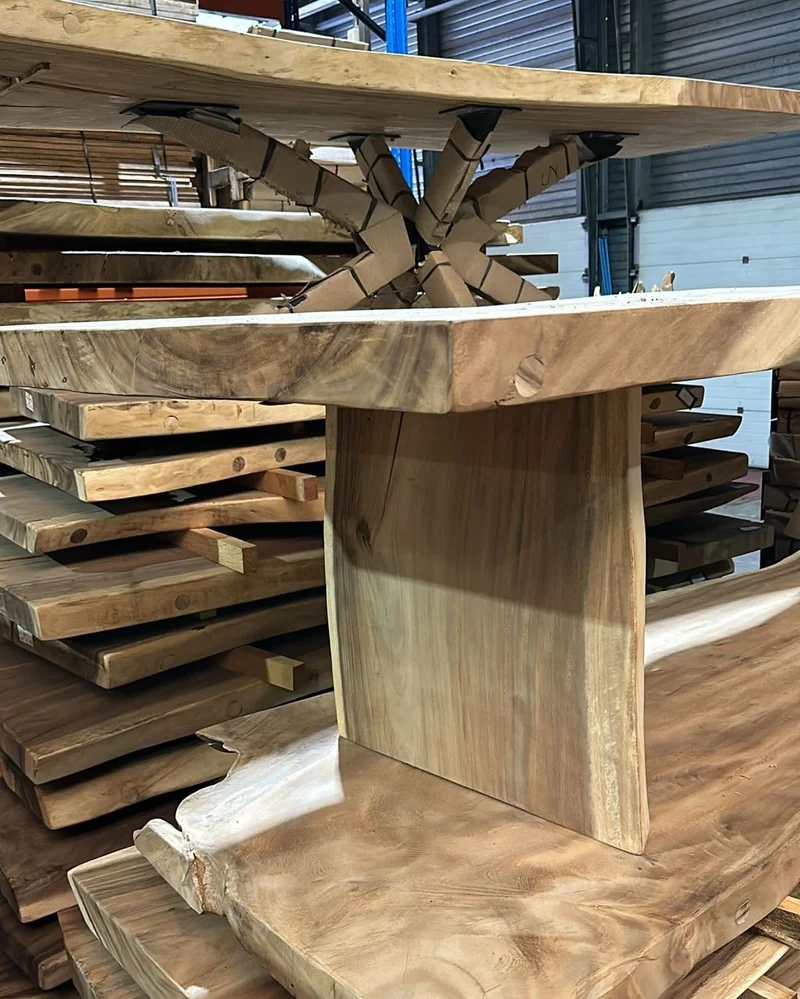 Table en Bois de Suar Massif sur Mesure - Pièce Unique d'Ébéniste