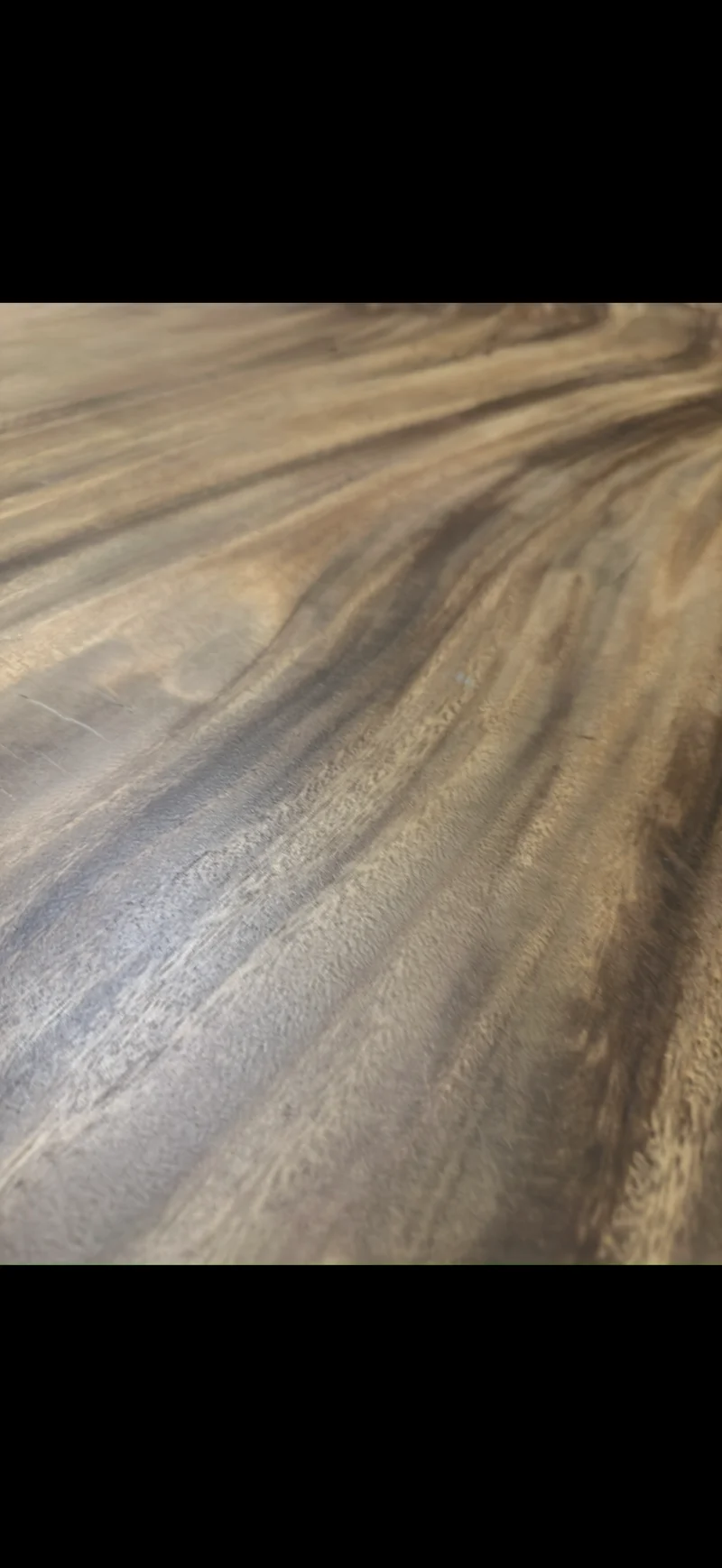 Table en Bois de Suar Massif sur Mesure - Pièce Unique d'Ébéniste