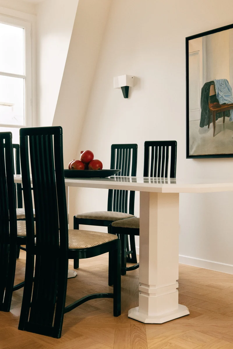 THE DINING TABLE E03