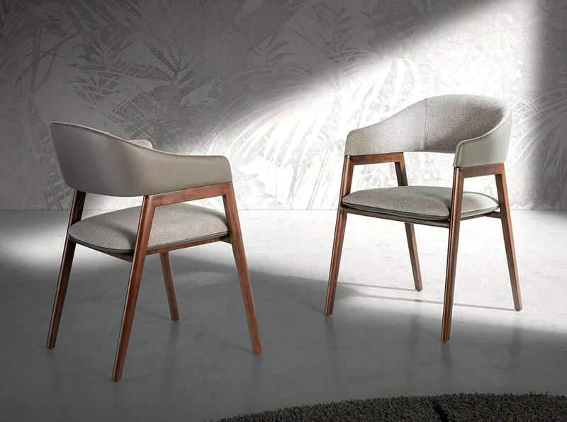 Chaise de salle à manger design en tissu gris et similicuir vison – Angel Cerdá 4091