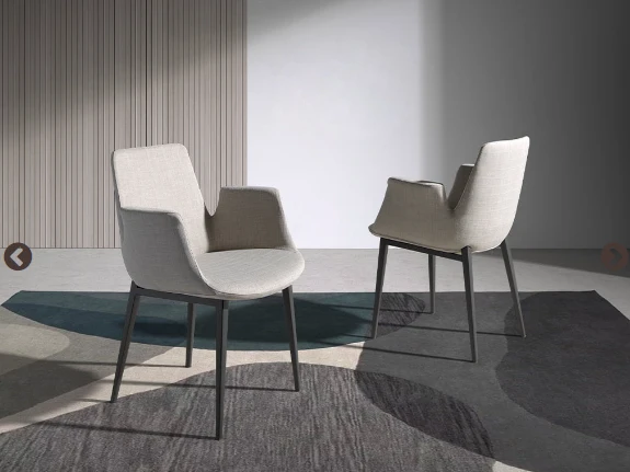 Chaise de salle à manger capitonnée en tissu gris – Angel Cerdá 4002