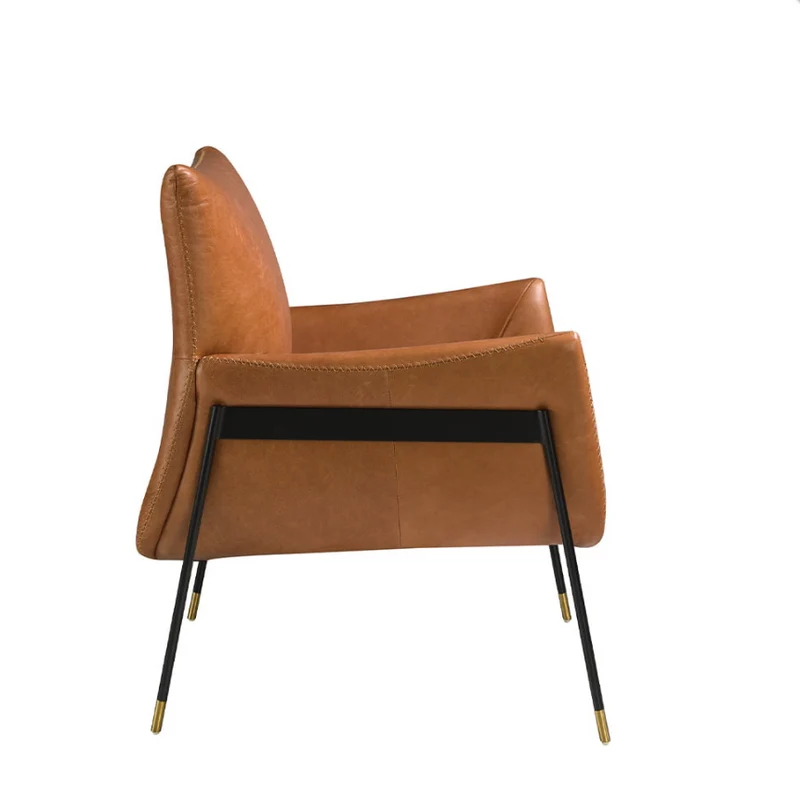 Fauteuil en cuir et pied en acier noir Angel Cerda