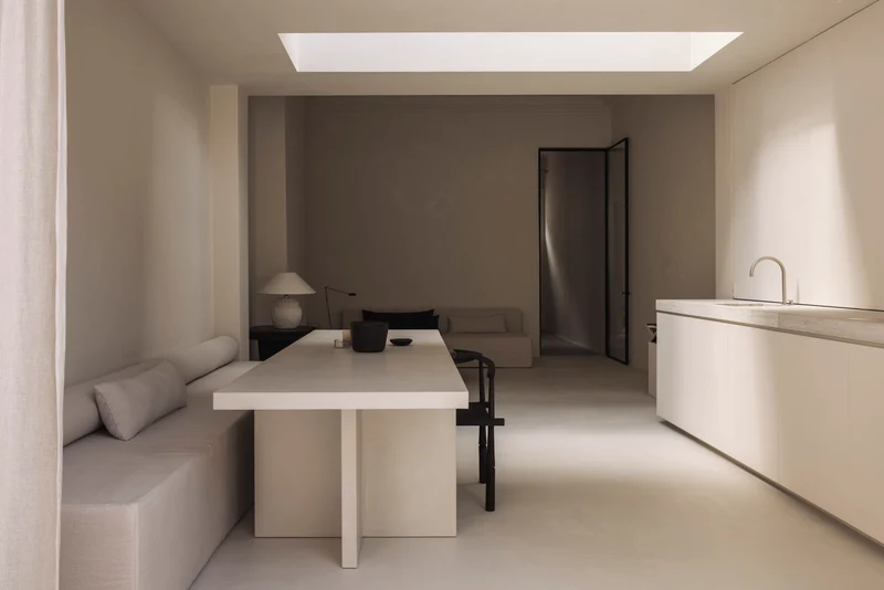 Akari Dining Table