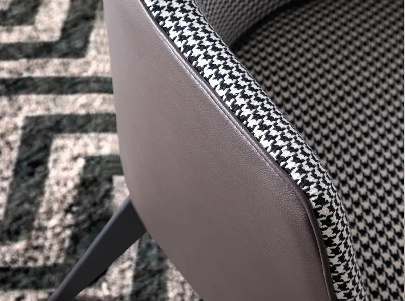 Fauteuil rembourré en tissu pied-de-poule