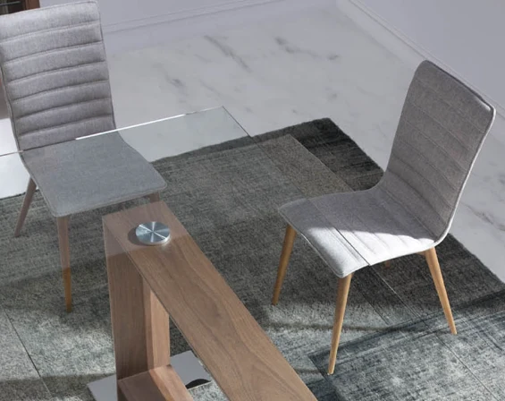 Chaise de salle à manger en tissu et bois noyer – Angel Cerdá 4031