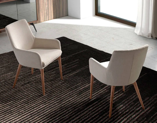 Chaise rembourrée en tissu beige et noyer - Angel Cerda 4048