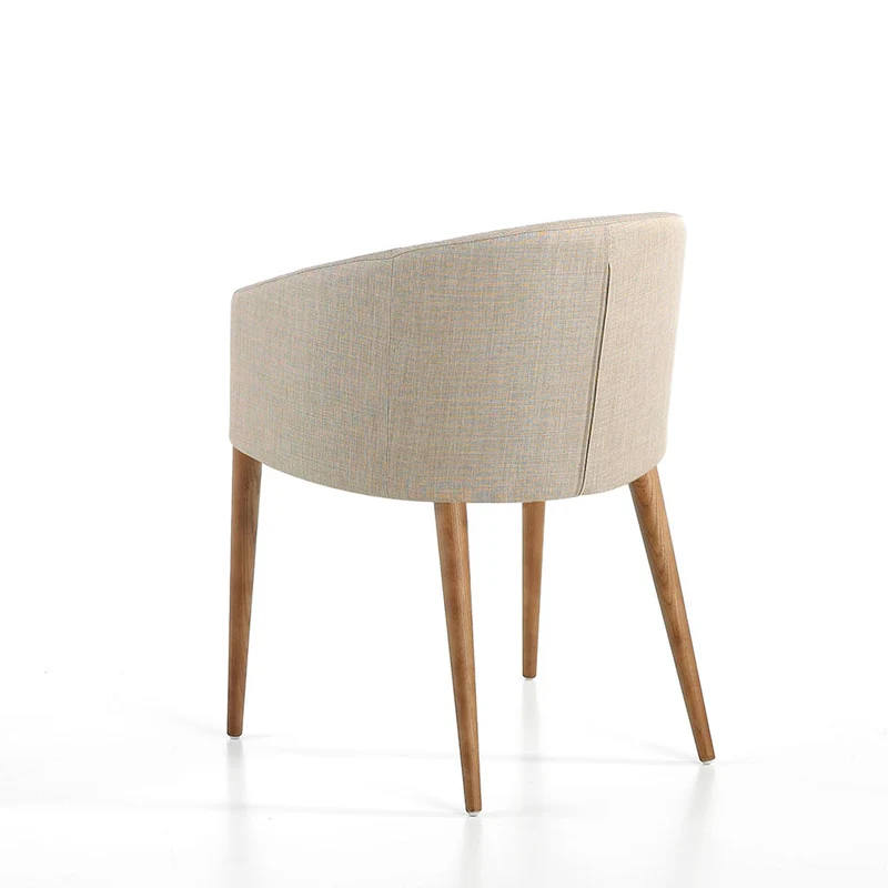 Chaise design en tissu beige & pieds bois noyer – Angel Cerdá 4007