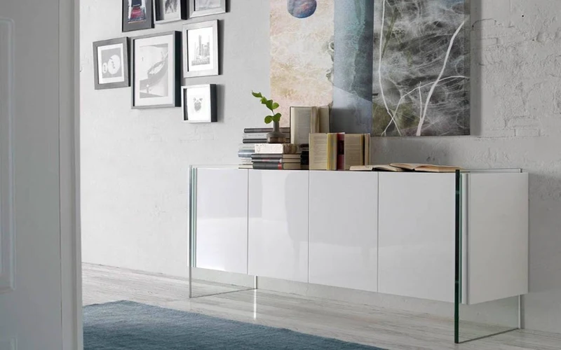 Buffet design en noyer et verre trempé