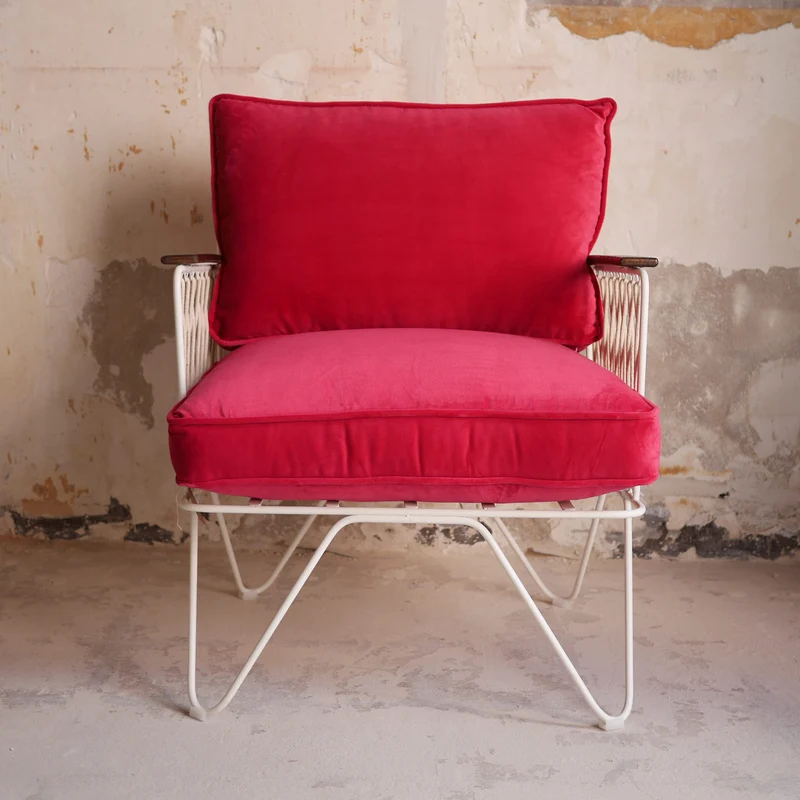Fauteuil Croisette Velours fuchsia structure blanc accoudoir bois foncé