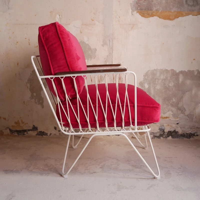 Fauteuil Croisette Velours fuchsia structure blanc accoudoir bois foncé