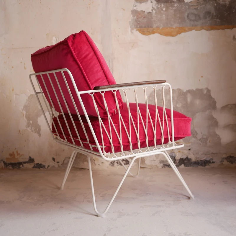 Fauteuil Croisette Velours fuchsia structure blanc accoudoir bois foncé