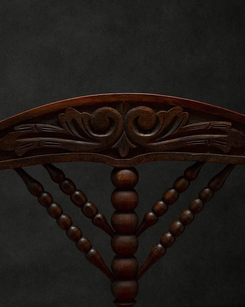 triangular bobbin chair