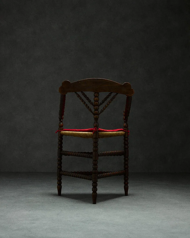 triangular bobbin chair