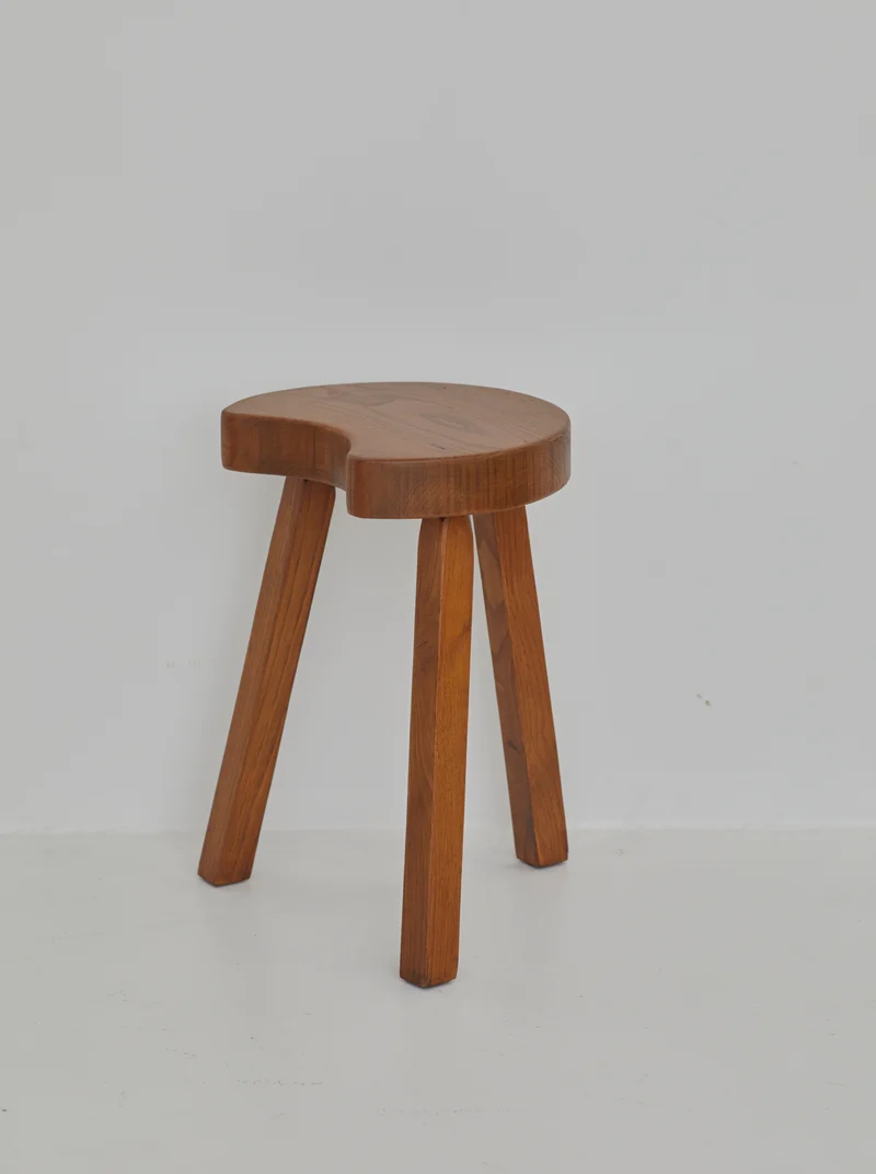 Vintage French handcrafted tripod stool in brutalist style, solid beech wood C. 1960