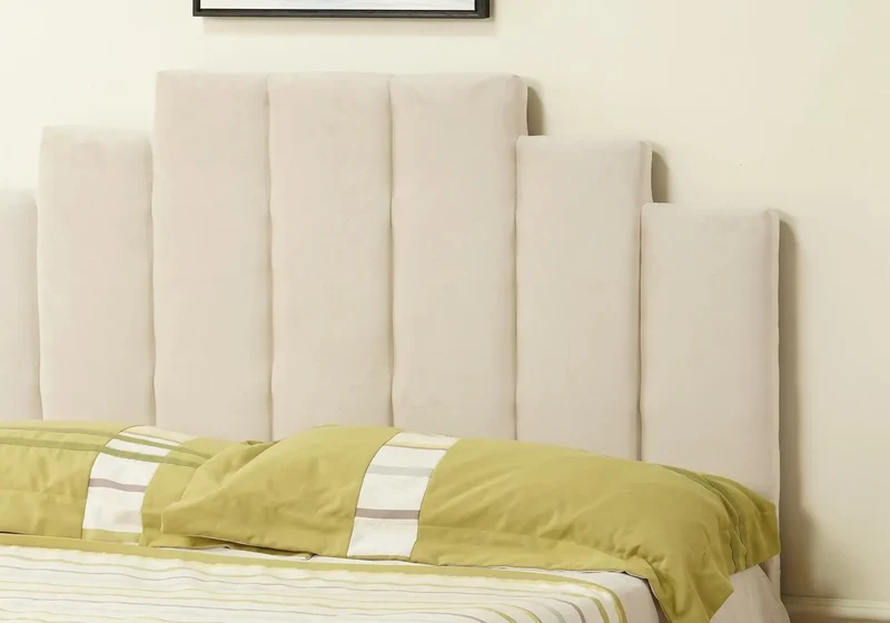 Lit capitonné en velours beige - Marla