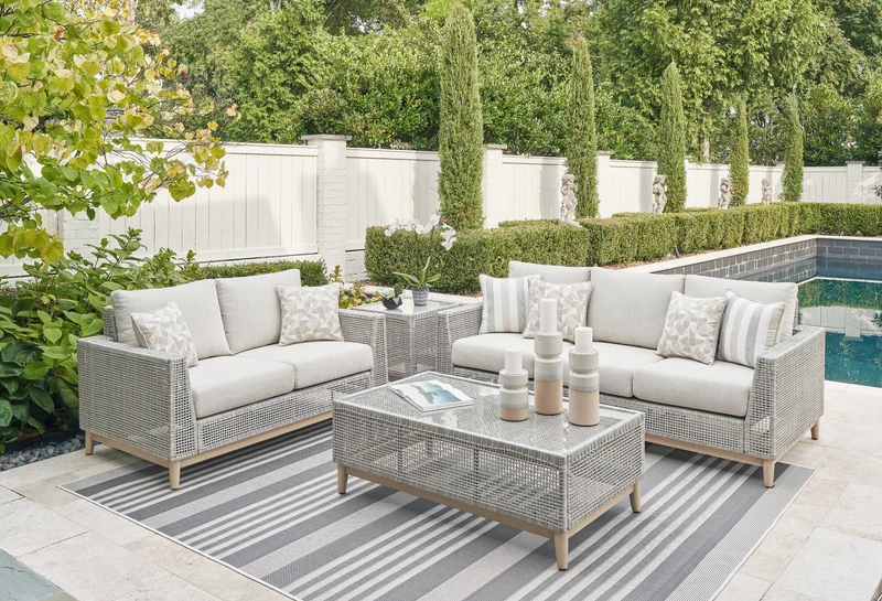 Sofa extérieur en tissu Nuvella et en osier gris pâle avec coussins - Seton Creek