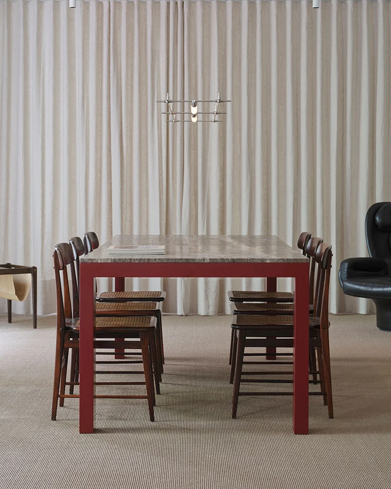 Firme Dining Table