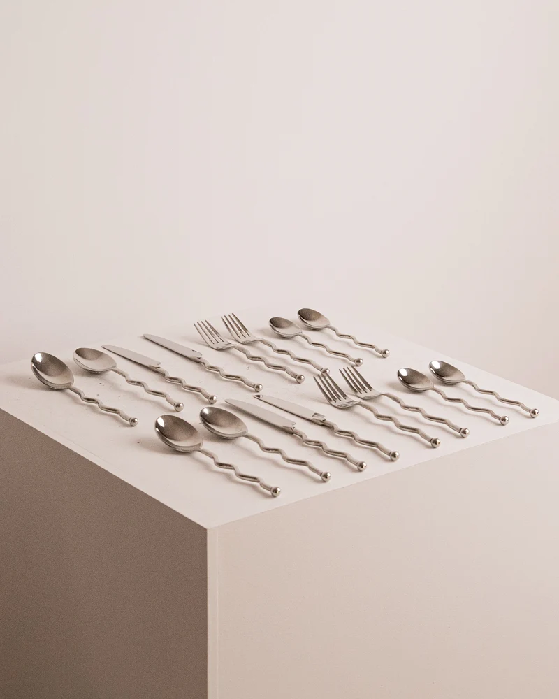 16 piece Wavy 80s Cutlery in Stainless Steel
