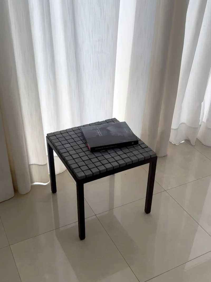 Minimalist Side Table in Concrete and Steel
