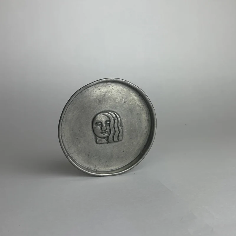 On hold Anna Petrus, Svenkst Stenn, Pewter Dish w/ Leger Figure