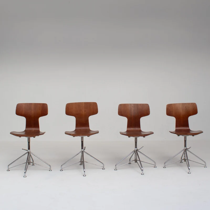 Set of 4 Arne Jacobsen Chairs