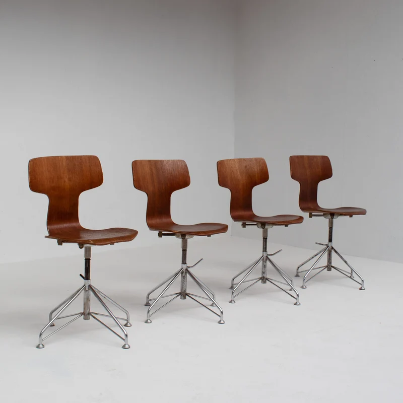 Set of 4 Arne Jacobsen Chairs