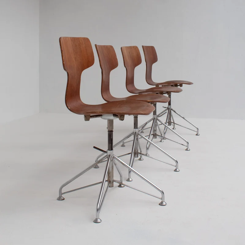 Set of 4 Arne Jacobsen Chairs