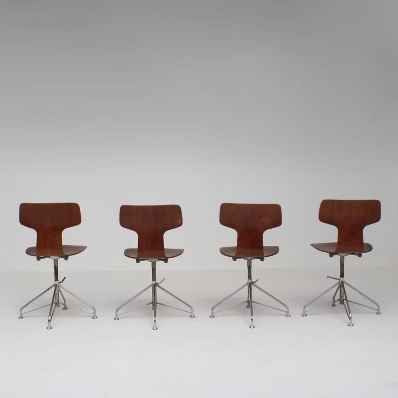 Set of 4 Arne Jacobsen Chairs