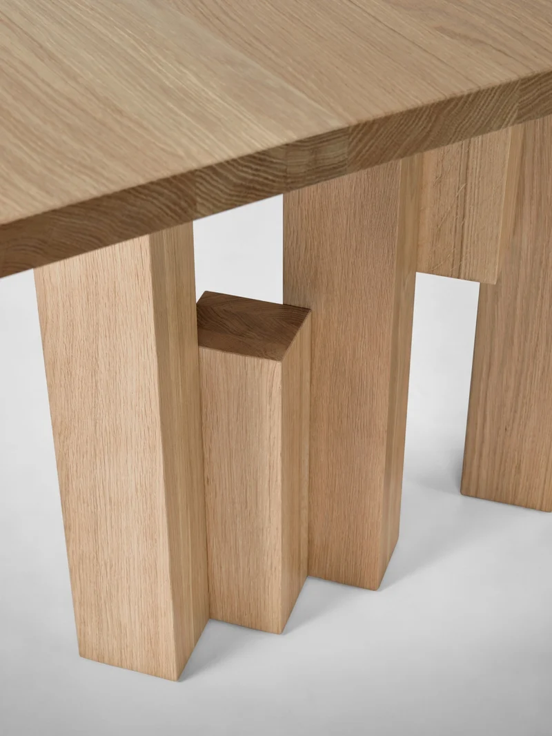 Fenestra Table