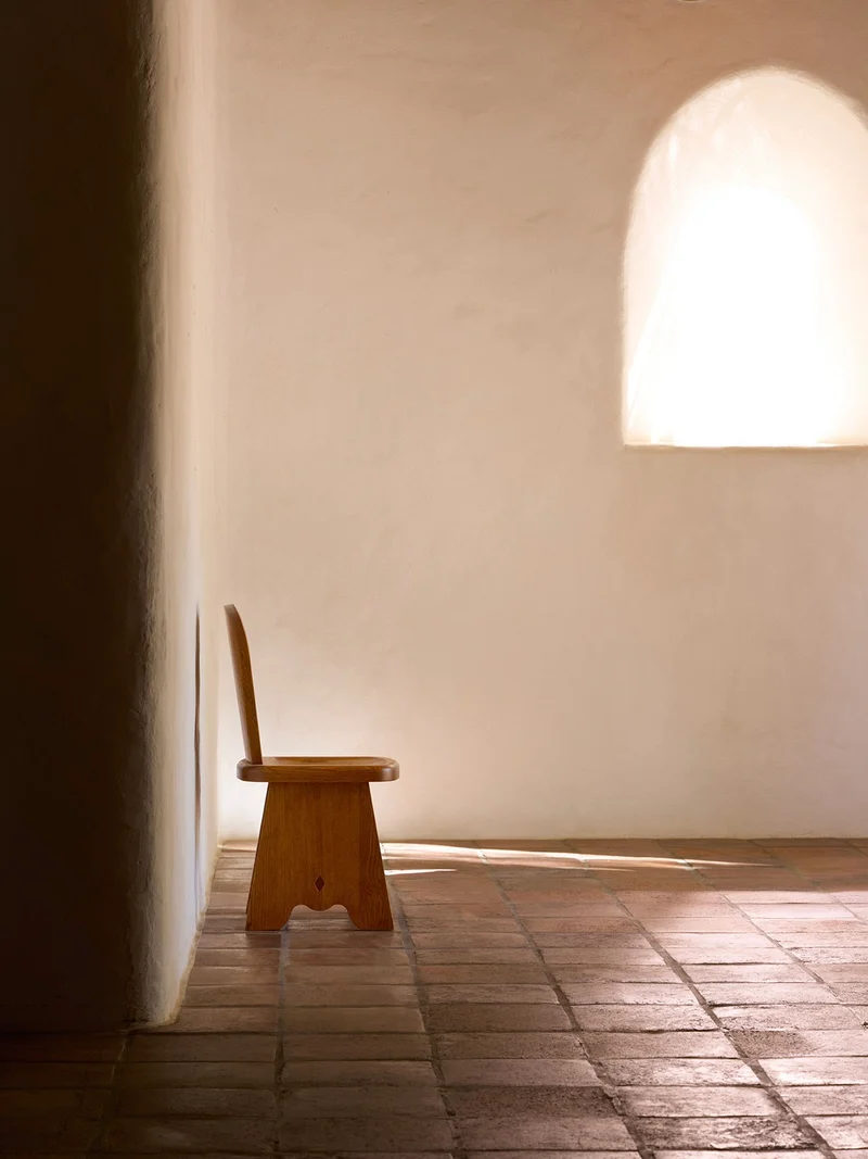 Rambling Chair in Honey French Oak Wood