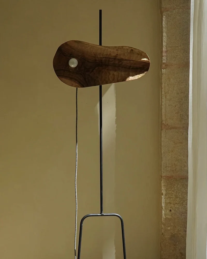 Sculpted Wallnut 'Oiseau' Steel Floor Lamp