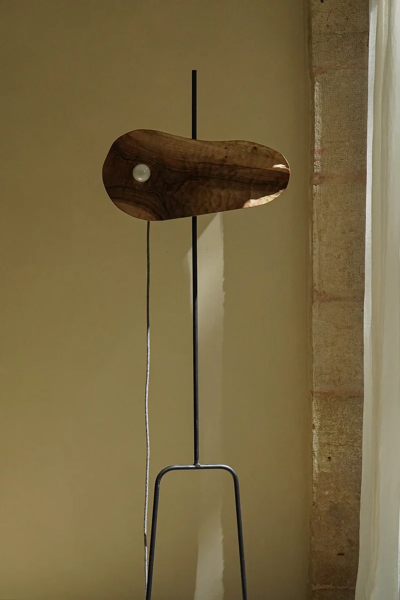 Sculpted Wallnut 'Oiseau' Steel Floor Lamp