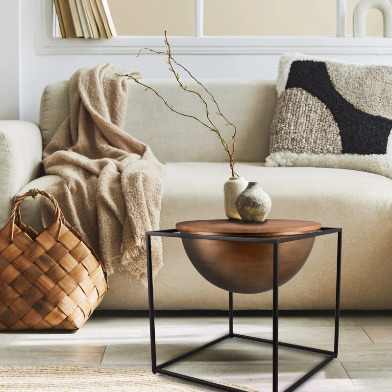 Table d'appoint en bois naturel demi-sphérique et métal noir - Celina